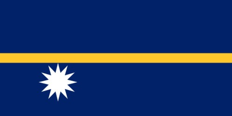 Flaga Nauru. Fot. Domena publiczna