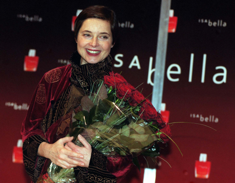 Aktorka, Isabella Rossellini znana m.in. z filmów "Dzikość serca" czy "Blue Velvet" podczas wizyty w Polsce, 2002 r. Fot. PAP Jacek Turczyk