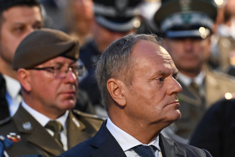 Premier Donald Tusk na Westerplatte (1 września 2025). Fot. PAP/Adam Warżawa