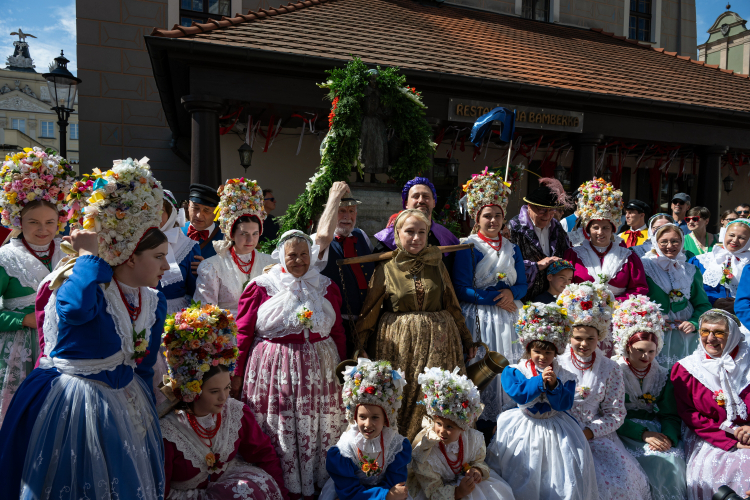 Uroczysty korowód w ramach Święta Bambrów Poznańskich. Fot. PAP/Jakub Kaczmarczyk