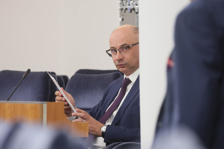 Warszawa, 6.08.2026. Wiceprezes Instytutu Pamięci Narodwej Mateusz Szpytma na sali obrad Senatu w Warszawie. Fot. PAP/Leszek Szymański