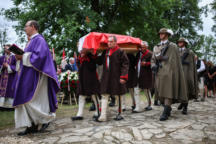 Bohater spod Monte Cassino Józef Kowalczyk spoczął w Orawce. Fot. PAP/Łukasz Gągulski 