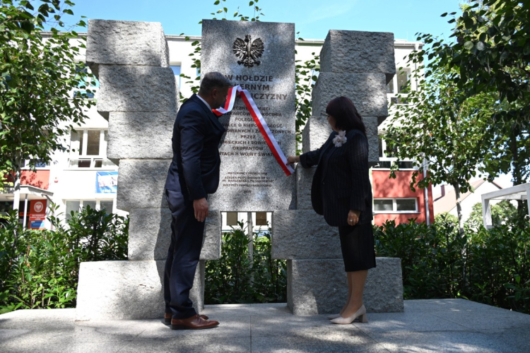 Odsłonięcie pomnika mieszkańców Prokocimia. Fot. Żaneta Wierzgacz (IPN)