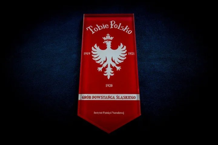 Oznaczenie grobu powstańca polskiego "Tobie Polsko". Fot. IPN
