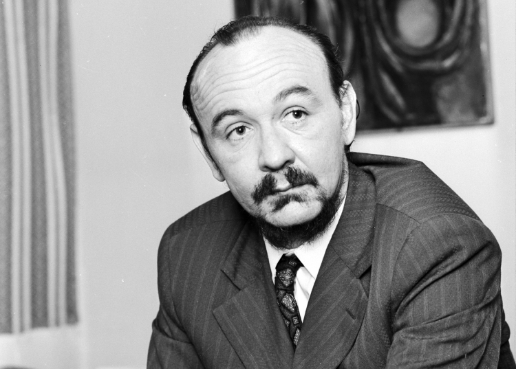 Warszawa 07.1973. Stanisław Grochowiak, poeta, dramatopisarz i publicysta. Fot. PAP/CAF Marian Sokołowski