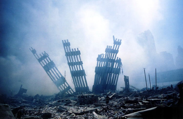 Ruiny World Trade Center w Nowym Jorku 2001 r. Fot. PAP/EPA PHOTO AFPI/ALEX FUCHS