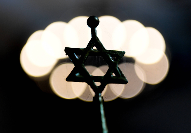 Gwiazda Dawida widoczna wewnątrz synagogi w Halle (Halle an der Saale) w Niemczech, 27 września 2020 r. Przygotowania do obchodów Jom Kippur w 2020 roku – najważniejszego święta w judaizmie. Fot. EPA/FILIP SINGER Dostawca: PAP/EPA