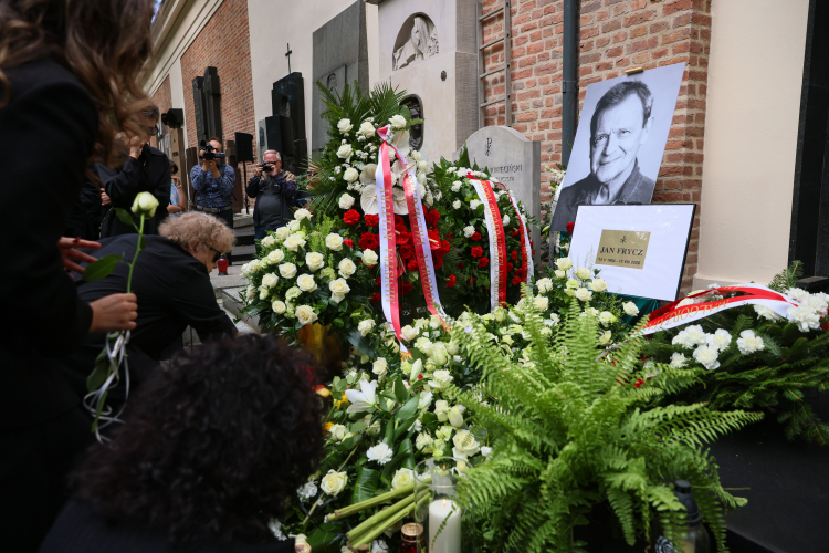 Uroczystości pogrzrebowe Jana Frycza na Powązkach w Waeszawie. Fot. PAP/Leszek Szymański