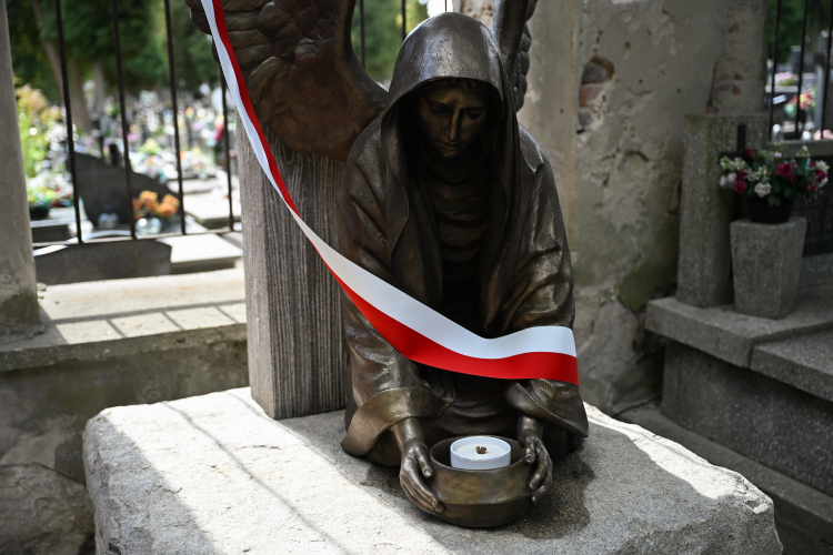 Lublin, 19.09.2026. Uroczystość odsłonięcia pomnika, upamiętnienia Ofiar Zbrodni Wołyńskiej oraz złożenia urny z ziemią z Ostrówka i Woli Ostrowieckiej na Cmentarzu Komunalnym w Lublinie. Fot. PAP/Wojtek Jargiło