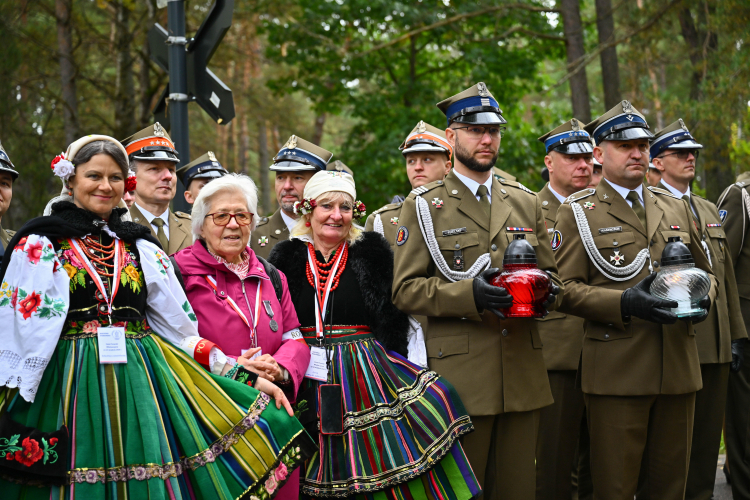 Ponary, Litwa, 24.09.2026. Obchody upamiętniające Ofiary Zbrodni Ponarskiej w Wilnie i na Wileńszczyźnie. Prezes Stowarzyszenia Rodzina Ponarska Maria Wieloch na uroczystościach przy Polskiej Kwaterze Ponarskiej. Fot. PAP/Przemysław Piątkowski