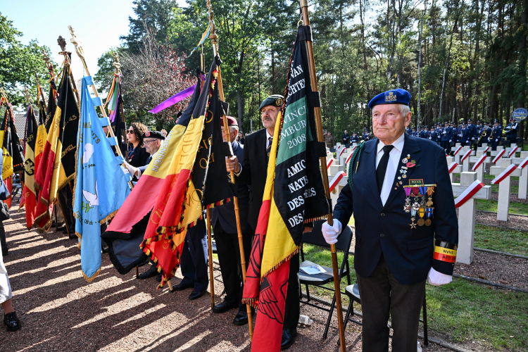 Belgia, Lommel, 27.09.2026 r. Uroczystości na Polskim Cmentarzu Wojskowym w Lommel ku czci polskich żołnierzy poległych podczas wyzwalania Belgii. Cmentarz w Lommel to największa polska nekropolia w Belgii. Pochowanych jest tu 257 polskich żołnierzy, głównie służacych w 1. Dywizji Pancernej gen. Stanisława Maczka. Fot. PAP/Wiktor Dąbkowski