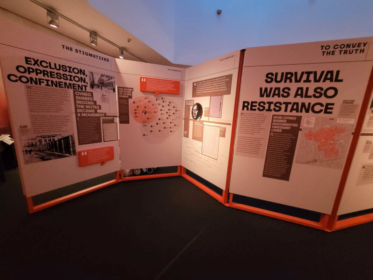 Wystawa „Czy te słowa do was dotrą? Podziemne Archiwum Getta Warszawskiego”. Fot./Źródło ZIH/facebook