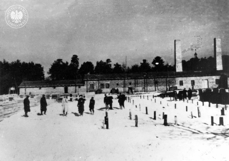 Budowa krematorium nr IV na terenie KL Auschwitz-Birkenau, zima 1942-1943 r. Fot. z zasobu AIPN