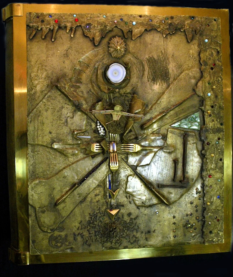 Z prywatnego muzeum we Francji skradziono ważącą 210 kg księgę, której okładkę wykonał Salvador Dali