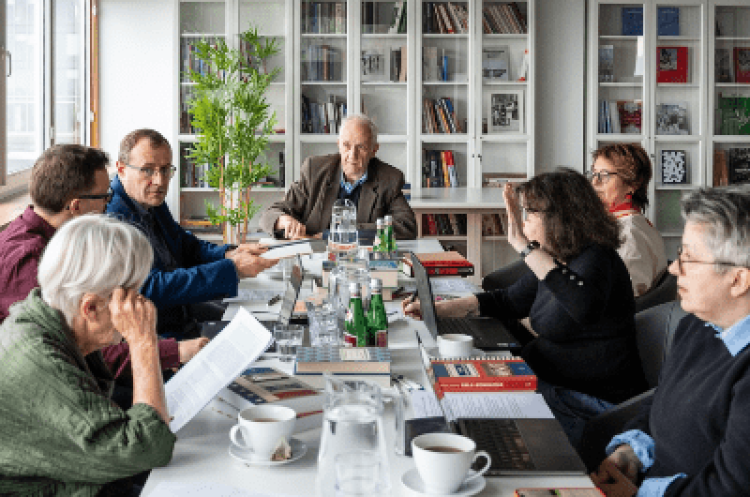 Obrady jury Nagrody K. Moczarskiego. Fot. um.warszawa.pl/Max Januszewicz DSH