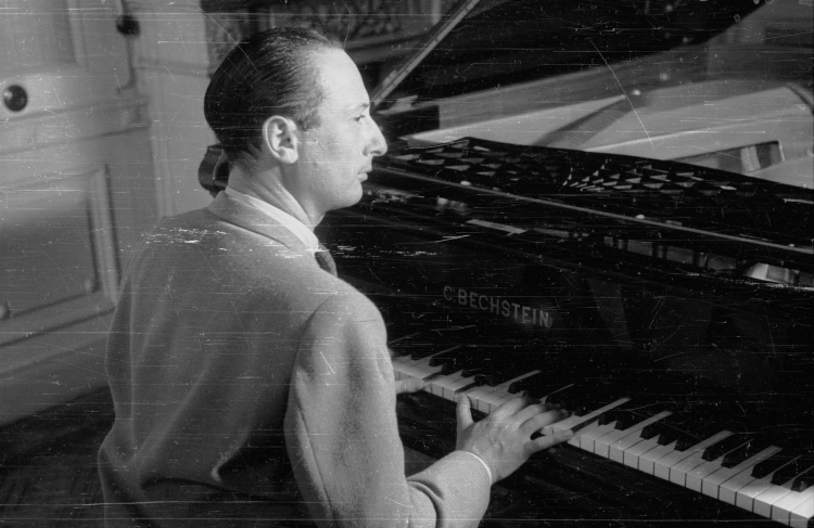 Władysław Szpilman,1946 r. Fot.  Stanisław Dąbrowiecki (PAP/CAF)