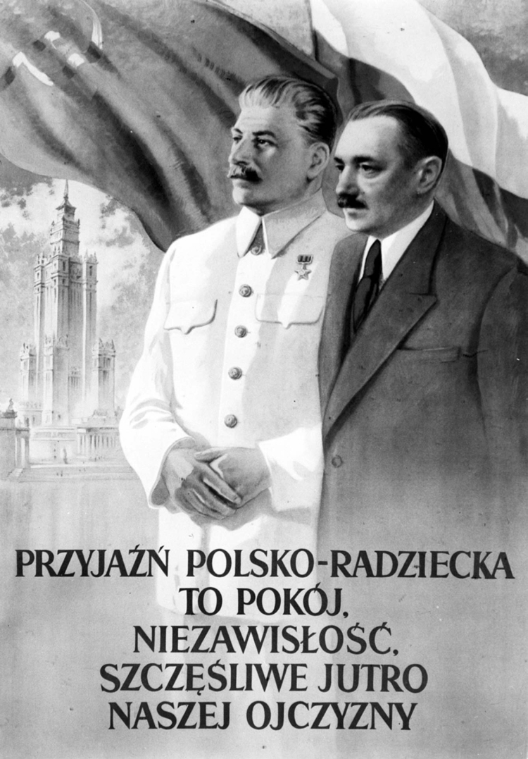 1953. Plakat wydany z okazji Miesiąca Pogłębiania Przyjaźni Polsko-Radzieckiej. Na plakacie Józef Stalin i Bolesław Bierut. Fot. PAP/CAF-reprodukcja