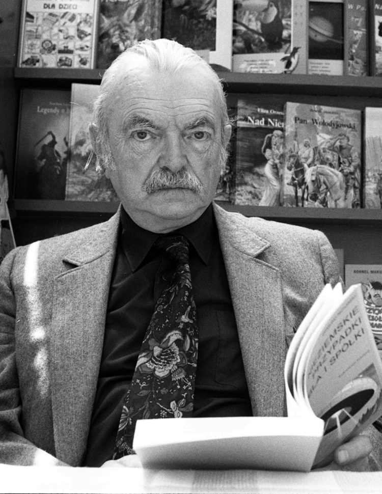 Edmund Niziurski, lata 90. Fot. Edmund Szwejkowski (CAF?PAP)