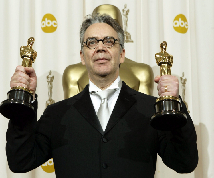 Howard Shore z dwoma Oskarami - za muzykę do trzeciej części filmu Władca pierścieni i piosenki do tego samego dzieła. Fot. PAP/EPA/Brendan McDertmid