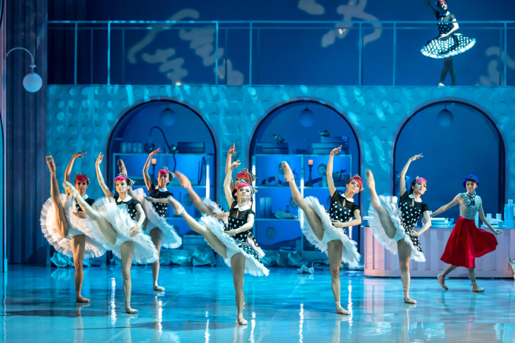 Balet "Coppelia" w Operze Nova w Bydgoszczy. Fot.  PAP/Tytus Żmijewski