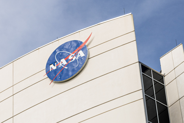 Cape Canaveral, Floryda. Budynek siedziby głównej Centrum Kosmicznego im. Johna F. Kennedy'ego. Fot. Leszek Szymański (PAP)