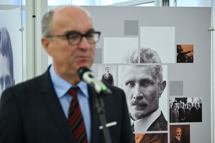 Marszałek Sejmu Włodzimierz Czarzasty podczas otwarcia w Sejmie wystawy "Ignacy Daszyński". Fot. PAP/Piotr Nowak
