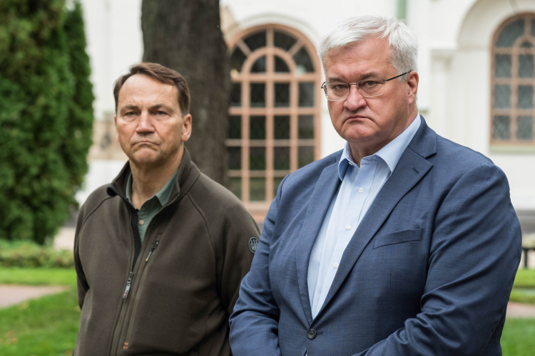 Wicepremier, minister spraw zagranicznych RP Radosław Sikorski i szef dyplomacji Ukrainy Andrij Sybiha. Fot. PAP/Vladyslav Musiienko  