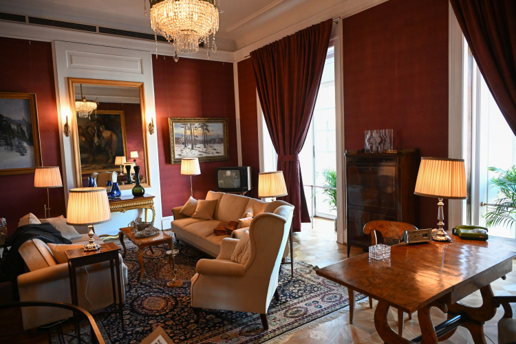Wystawa "Sekretne komnaty władzy ludowej" w Nowej Izbie Poselskiej na Zamku Królewskim w Warszawie. Fot. PAP/Radek Pietruszka