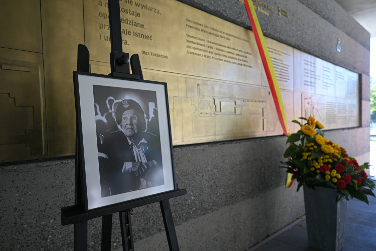 Nadanie Izbie Pamięci (oddziałowi Muzeum Warszawy) imienia uczestniczki Powstania Warszawskiego Wandy Traczyk-Stawskiej w Parku Powstańców Warszawy przy Cmentarzu Powstańców na Woli w stolicy. Fot. PAP/Marcin Obara