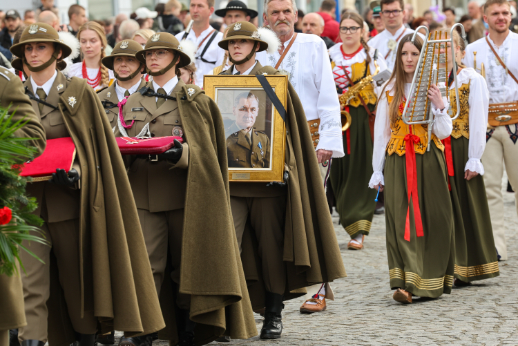 Pogrzeb szczątków gen. Józefa Gizy w Nowym Sączu. Fot. PAP/Grzegorz Momot
