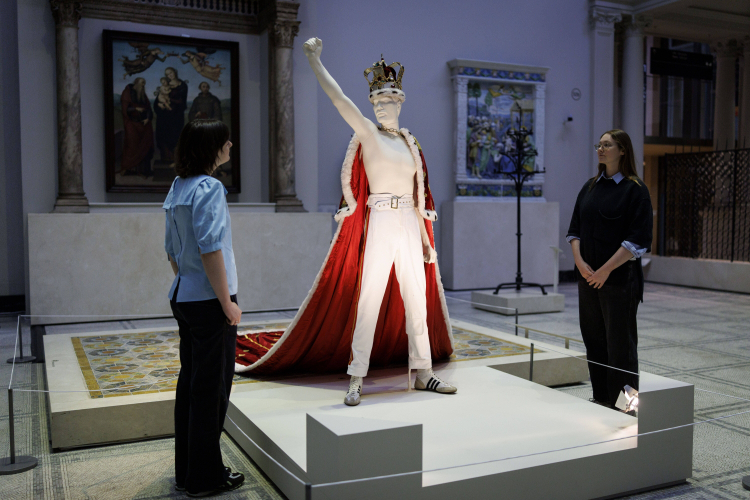 Szlak Freddiego Mercury'ego w Muzeum Wiktorii i Alberta w Londynie.Fot. PAP/EPA/TOLGA AKMEN
