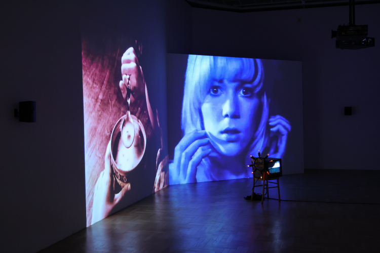 Otwarcie wystawy „Susan Hiller. Zgubione, znalezione” w stołecznej Zachęcie - Narodowej Galerii Sztuki. Fot. PAP/Albert Zawada