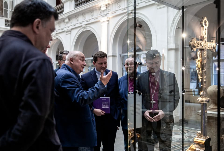 Zabytki sztuki złotniczej śląskich kościołów pokoju na wystawie we Wrocławiu. Fot. Muzeum Narodowe we Wrocławiu