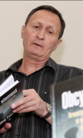 Poznań, 23.06.2010. Oleg Zakirov podczas promocji swojej książki "Obcy element", która opisuje dramatyczną walkę oficera KGB o wyjaśnienie zbrodni katyńskiej, 23 bm. w Poznaniu. Fot. PAP/A. Ciereszko